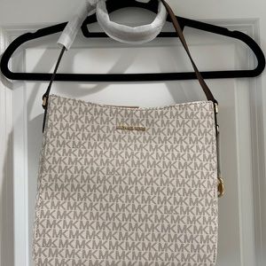MICHAEL KORS Lg Jetset Messenger Bag - Vanilla (cream) w/ Brown Logo Print
